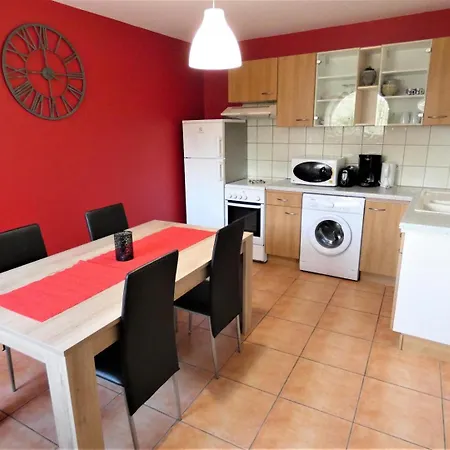 A Noust Semesterbostad